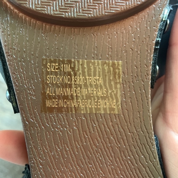 Maurices Faux Wood Heeled‎ Sandals Studded Block Heel Black Leather - Picture 10 of 10